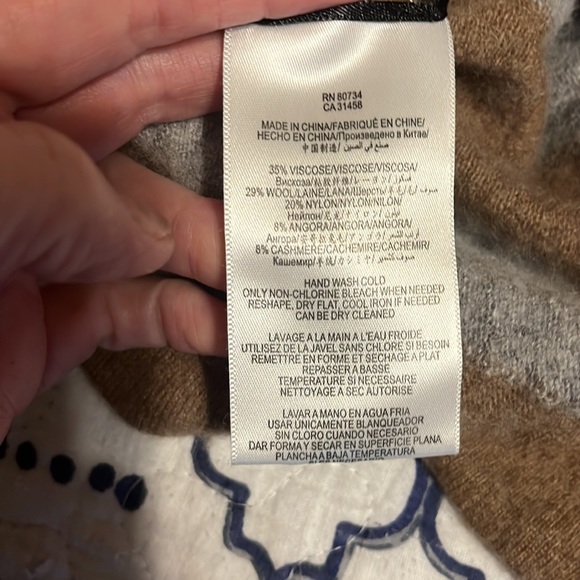 BCBG super soft and sexy small sweater - Picture 8 of 9